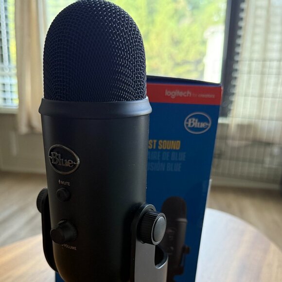 BLUE YETI PREMIUM USB CONDENSER MICROPHONE | Pro Streaming/Gaming - Picture 1 of 10